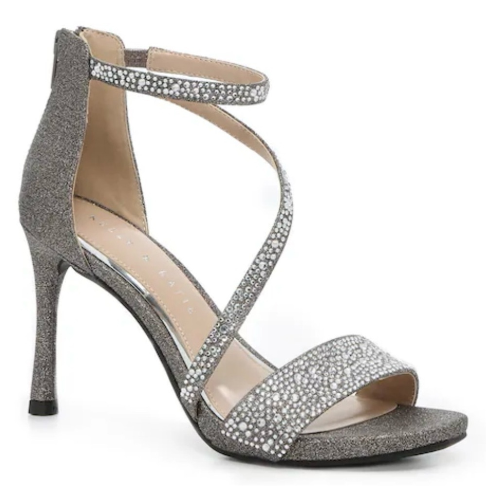 NEW In Box Kelly & Katie Noelle Pewter Metallic Sandal Size 9